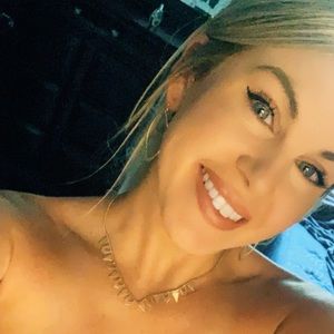 Meet your Posher, Alyssa